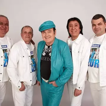 Nelu Vlad, solistul trupei Azur: „Să facem muzică a fost o întâmplare. Ajunsesem să am niște bani de care îmi era și jenă că-i am" / Exclusiv