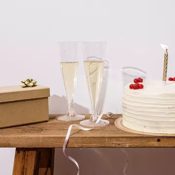 Îți sărbătorești ziua de naștere? Nu uita de invitatul special: prosecco!