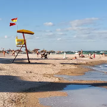 Ce înseamnă steagurile arborate de Salvamar pe litoral