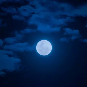 Superluna albastră din 30 august 2023. Ce se întâmplă cu zodiile la sfârșitul verii