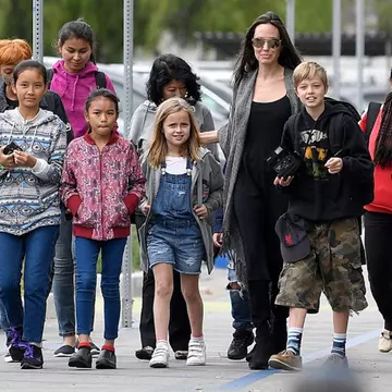 Cum arată acum Vivienne, fiica pe care Angelina Jolie o are cu Brad Pitt. Adolescenta nu pune preț pe haine