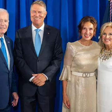Cum s-a îmbrăcat Carmen Iohannis la întâlnirea cu Joe Biden și Jill Biden din SUA. A purtat curea de 820 de euro