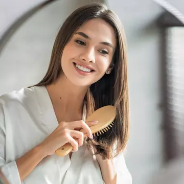 10 mituri despre păr clarificate de hairstylist, de la clătirea părului cu apă rece până la vopsirea în sarcină / Exclusiv