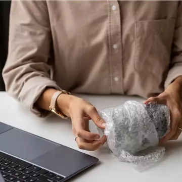 Știai că folia cu bule poate fi un remediu antistres? Iată cum o mai poți folosi