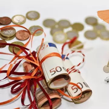 Românii care vor să își petreacă vacanța în străinătate, nevoiți să plătească o nouă taxă. Când ar putea fi introdusă
