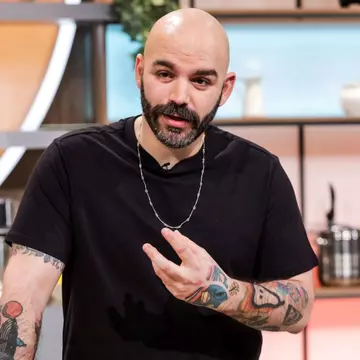 Un chef patiser celebru vine la Chefi la Cuțite pentru a-i impresiona pe jurați. Tal Spiegel a făcut furori în Franța