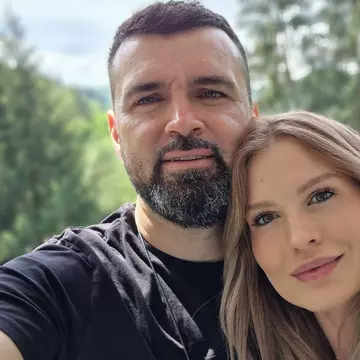 Vlad Miriță și soția lui au sărbătorit șapte ani de mariaj. Cine e Maria Natură și cum l-a cucerit pe tenor?