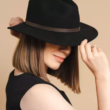 5 idei de outfit-uri cu pălării 