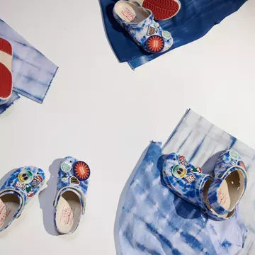 Levi’s și Crocs combină stilul casual, confortul și design-ul de calitate într-o nouă colecție capsulă