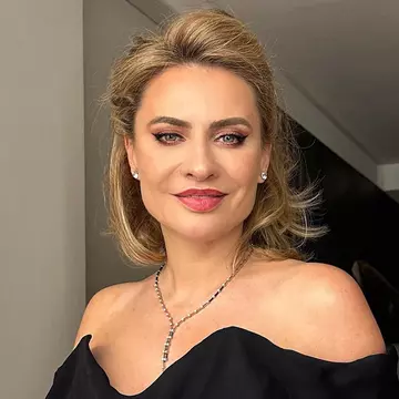 Cum se menține Adina Buzatu în formă la 46 de ani. La ce intervenții estetice apelează anual. „Mă ador”