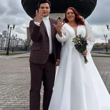 O femeie care s-a căsătorit cu fiul ei mai tânăr cu 31 de ani și-a pierdut ceilalți copii din cauza relației abuzive