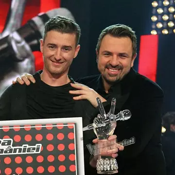 Ce face și cum arată Mihai Chițu, la 10 ani de la câștigarea trofeului Vocea României. A divorțat și are trupă