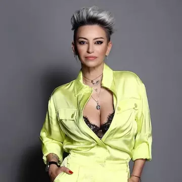 „Acum sunt fericită cu mine fizic, psihic, emoţional”. Cum arăta Giulia Anghelescu de la America Express înainte de operațiile estetice