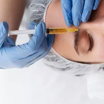 Cum să îți întinerești fața cu acid hialuronic - ghid complet