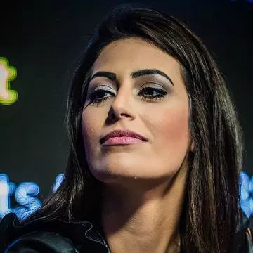 Cum să-ți construiești un buget la poker – sfaturi de la Vivian Saliba ambasadoarea 888poker