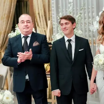 Fiul Gabrielei Firea s-a căsătorit. Mirela Vaida,  o apariție ravisantă la eveniment