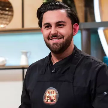 Cine este Janni Alexandridis, câștigătorul “Chefi la cutițe” 2023. A gătit pentru Selena Gomez și Lewis Hamilton