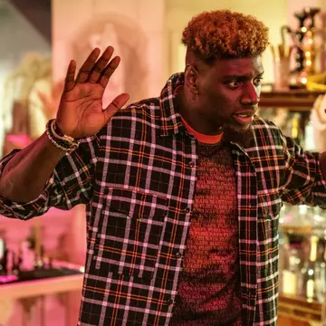 Serialul „Lupin”, sezonul 3, disponibil de azi pe Netflix. Succesul internațional al serialului, o provocare pentru creatoarea de costume Camille Janbon