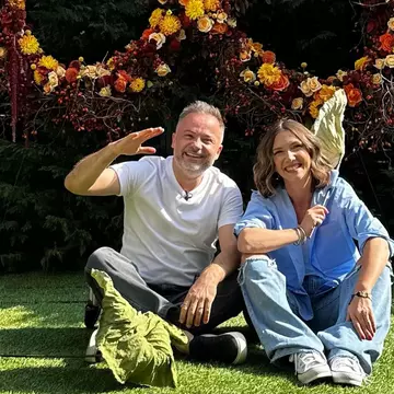 Nicu Bocancea sărbătorește 53 de ani ai familiei în industria florilor prin manifestele “Fii boboc de Iris”