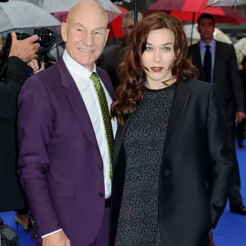 Aventura cu o celebră actriță l-a costat pe Patrick Stewart căsătoria. Actorul a devenit dependent de pastile după acest episod