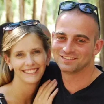 Povestea soților care și-au ascuns gemenii de 10 luni între zidurile casei, înainte să fie împușcați de Hamas