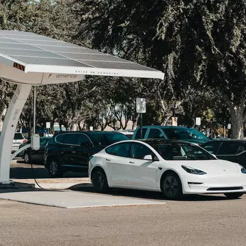 Stație de încărcare auto de 22kW. Cât durează montarea și care este locul optim pentru amplasare?