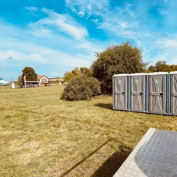 Ghid complet pentru organizarea unui eveniment reușit cu toalete ecologice