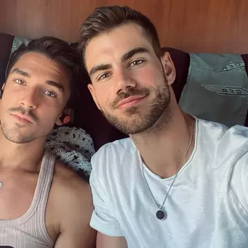 Cine este Alejandro Fernandez de la Asia Express 2025. Logodnicul lui Emil Rengle are origini spaniole și a participat la "Vocea României"