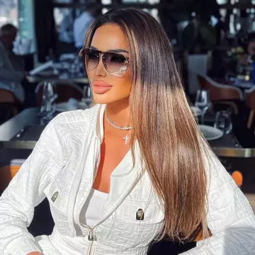 Bianca Drăgușanu și-a făcut "cat eyes" chirurgical. S-a filmat când medicul i-a cusut pleoapele și a postat totul pe Instagram / Foto