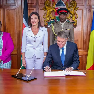 Cum s-a îmbrăcat Carmen Iohannis în vizita oficială din Kenya. Gafa făcută de soția președintelui Klaus Iohannis