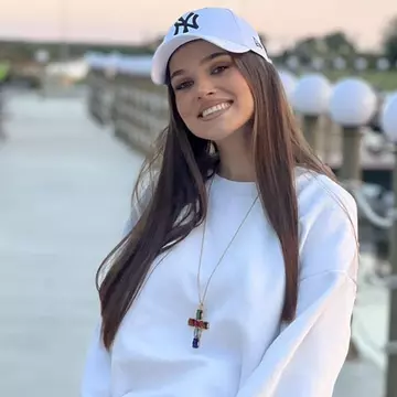 Câți bani câștigă Theo Rose pentru un show de 60 de minute. Artista și-a schimbat onorariul după ce a născut