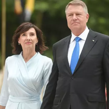 Cum a început povestea de dragoste dintre Carmen Iohannis și Klaus Iohannis. Imagini de colecție cu prima doamnă a României