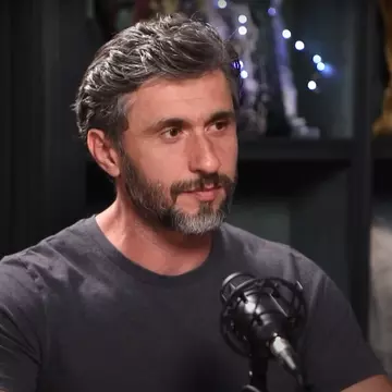 De ce și-a făcut Dragoș Bucur o injecție cu insulină la prima întâlnire cu Dana Nălbaru: „Eu și Dana tot râdem”