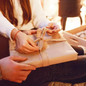 Hanorace personalizate: TOP 5 beneficii care le fac cadoul perfect!