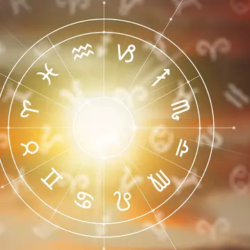 Horoscop 5 noiembrie 2023. Oportunitățile bat la ușă pentru nativii Săgetător, iar Capricornii învață să facă bani