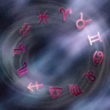 Horoscop săptămânal 6 - 12 noiembrie 2023. Berbecii și Capricornii au noroc în dragoste. Leii cheltuiesc prea mult