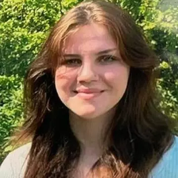 O adolescentă a murit după ce medicii i-au spus că durerile ei de cap sunt din cauza unei răceli