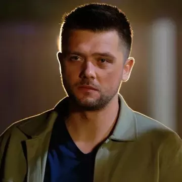 Cum petrece Marian Olteanu din “Clanul” de Crăciun: “Fac bradul cu mama”. Ce spune despre iubita lui / Exclusiv