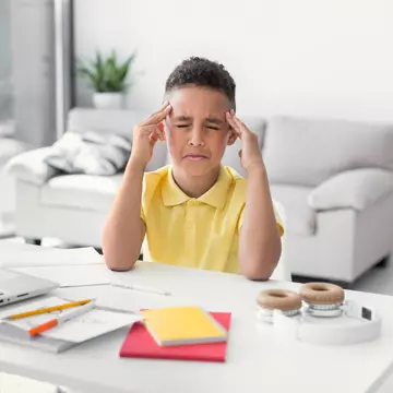 Lipsa de concentrare la învățat, cauzată de folosirea excesivă a tehnologiei, rezolvată de profesorul Denissa Bularda în mod creativ