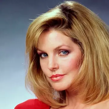 Priscilla Presley a mai avut o legătură cu un bărbat celebru: "În timp ce aveau relații intime, Elvis Presley o suna"