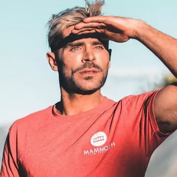 Zac Efron și-a îngrijorat fanii cu cea mai recentă apariție. "Ce s-a întâmplat cu fața lui? E uriașă!"