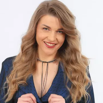 Cum îți dai seama că ai părul uscat sau deshidratat? Testul simplu de făcut acasă și sfaturi pentru un păr sănătos