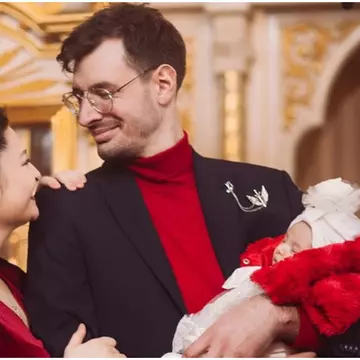 Ce familie frumoasă are Alex Maxim, finalist în echipa Smiley la Vocea României! "Sunt un om simplu, căsătorit și am o fetiță"