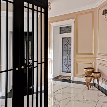 Eleganță și funcționalitate în design-ul interior cu ajutorul plintei din poliuretan