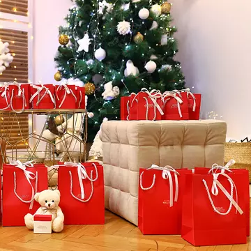 Ce cadouri personalizate punem anul acesta sub brad?