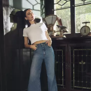 Levi’s și Emma Chamberlain celebrează bucuria de a dărui prin noua campanie It’s Giving Season