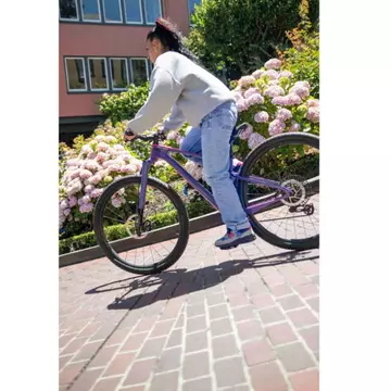 Levi’s și New Balance prezintă o colecție de încălțăminte inspirată de cultura Mountain Biking 