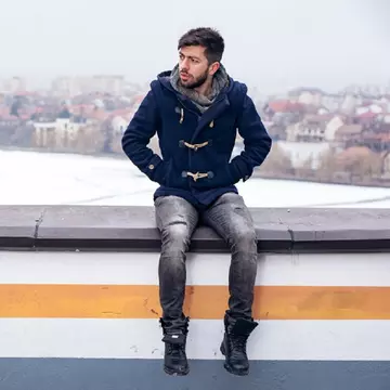 Mircea Bravo a intrat cu mașina într-un stâlp de electricitate. "Pasagera a fost transportată la Spitalul Municipal Beiuș"