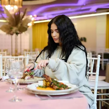 Oana Radu, petrecere cu fast de ziua ei. Proaspăt despărțită de soț, a făcut furori într-o ținută extrem de provocatoare