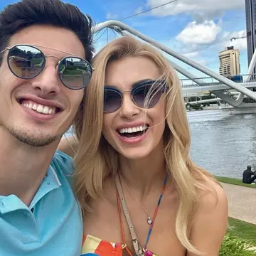 Andreea Bălan, senzație într-o rochie de 20 de euro, la brațul lui Victor Cornea. Cum a apărut pe străzile din Australia